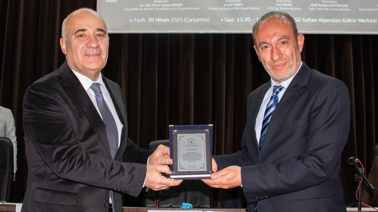 Selçuk’ta “Sürdürülebilir Dış Ticaret Stratejileri” konuşuldu